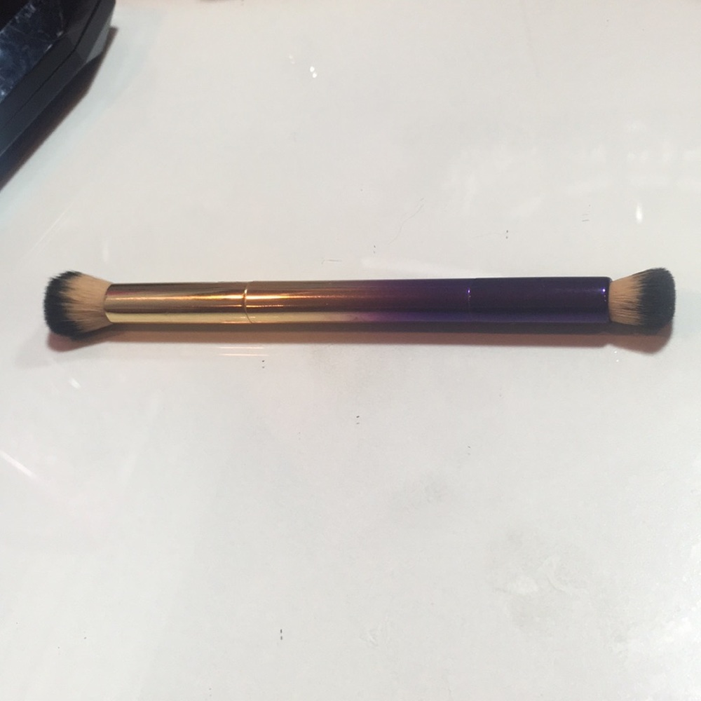 Tarte "the airbrusher" double end concealer brush